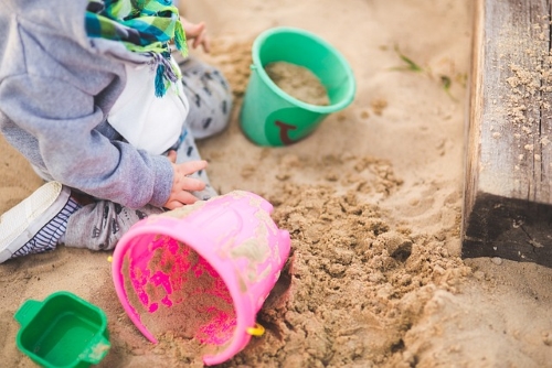 Der Sandkasten: eine tolle Ergänzung für den Garten!